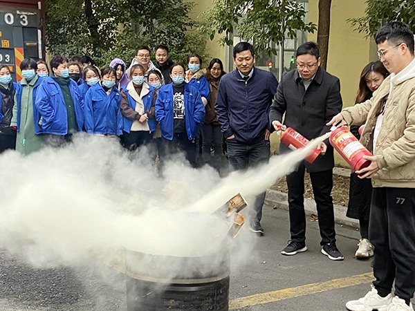 消防演習-滅火器使用