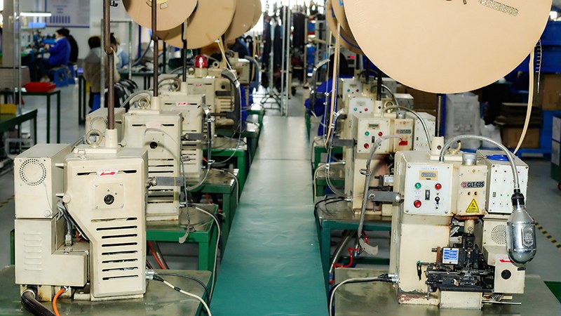 凱佰樂線束廠端子機(jī)工站