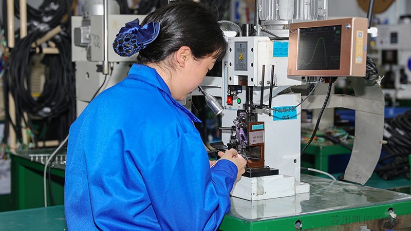 凱佰樂壓力管理端子鉚壓工站